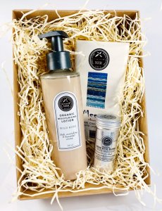 Organic Rose & Chocolate Gift Box 