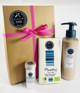 Organic Rose & Chocolate Gift Box 
